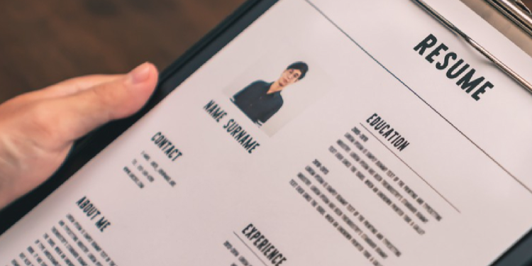 “Gaining an Edge in the Job Market: Career Strategies to Craft a Standout Resume”